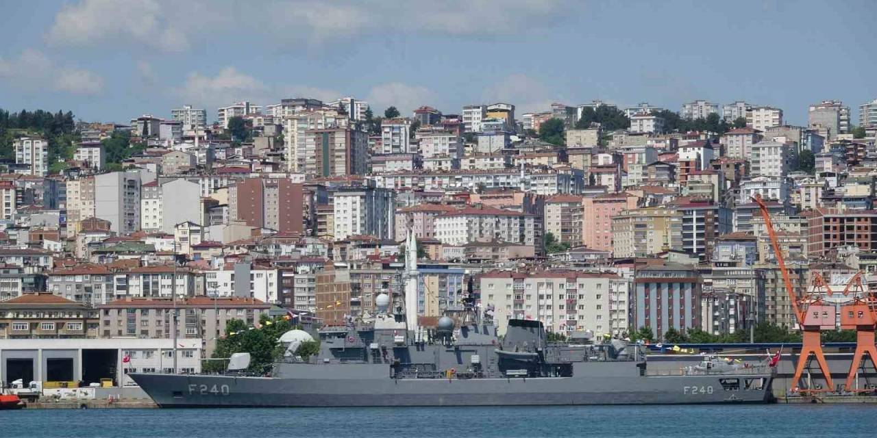 Tcg Yavuz Askeri Gemisi Samsun’da Ziyaretçilerini Ağırlıyor