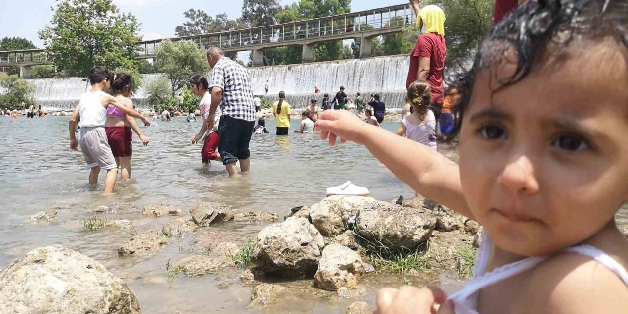Mersin’de Aşırı Sıcaklardan Bunalan Vatandaşlar Baraja Akın Etti