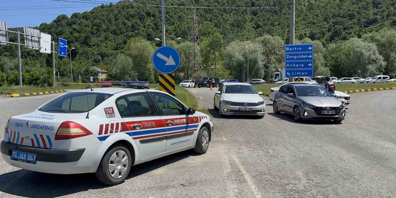 İnkumu Tatilci Akınına Uğradı, Araç Girişleri Kapatıldı
