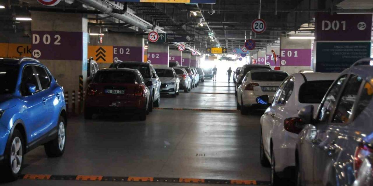İstanbul Havalimanı’nda Dönüş Yoğunluğu Başladı