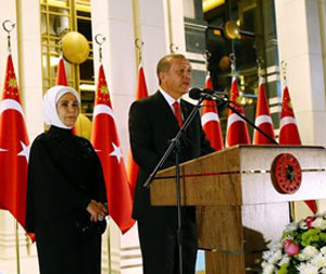 Erdoğan, 30 Ağustos Resepsiyonunda Rizeli Askerle Görüntülü Telefon Bağlantısı Yaptı VİDEO İZLE