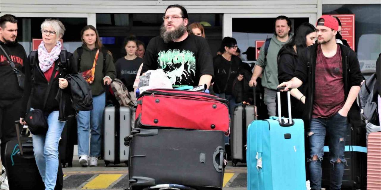 Antalya Yılık İlk Altı Alında Hava Yoluyla Gelen Turist Sayısı 5 Milyon 523 Bin 624 Oldu