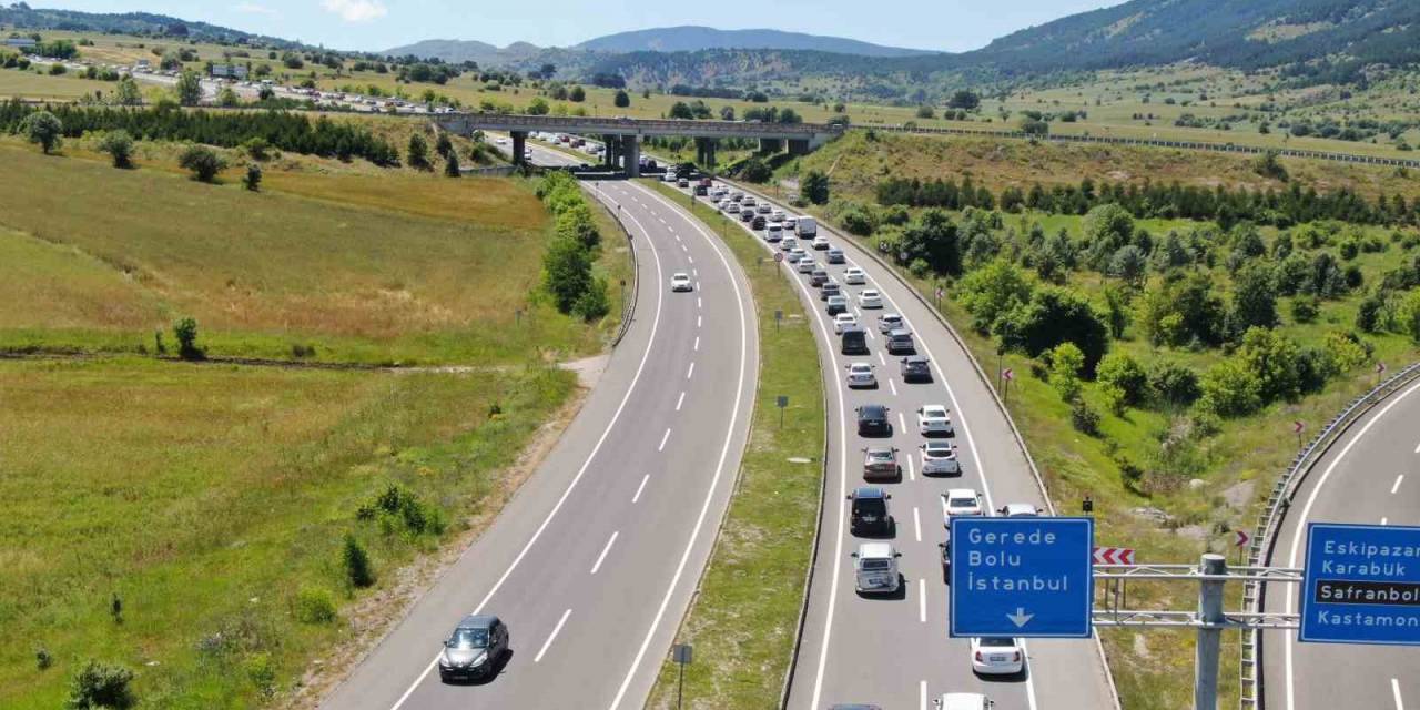 Bayram Dönüşünde Araç Kuyruğu 70 Kilometreye Ulaştı