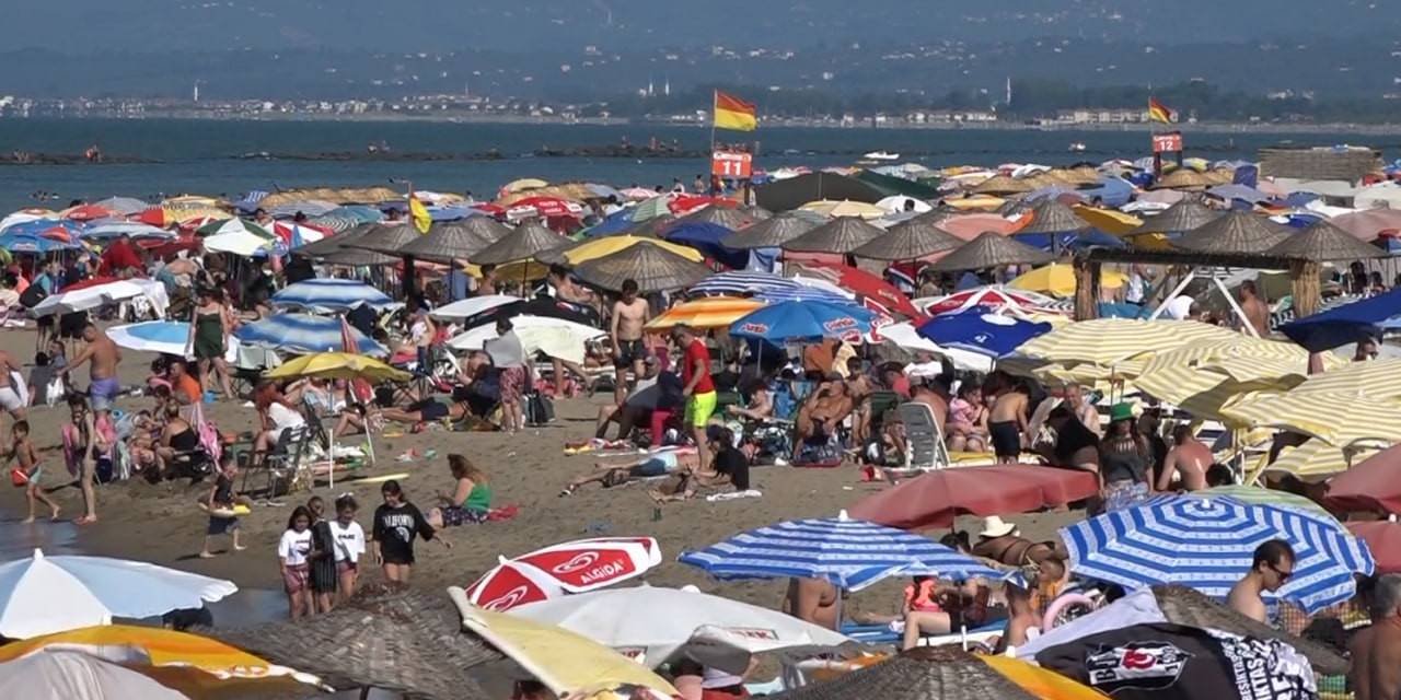 "iğne Atsan Yere Düşmez" Deyimi Gerçek Oldu: Tatilin Tadını Böyle Çıkarttılar