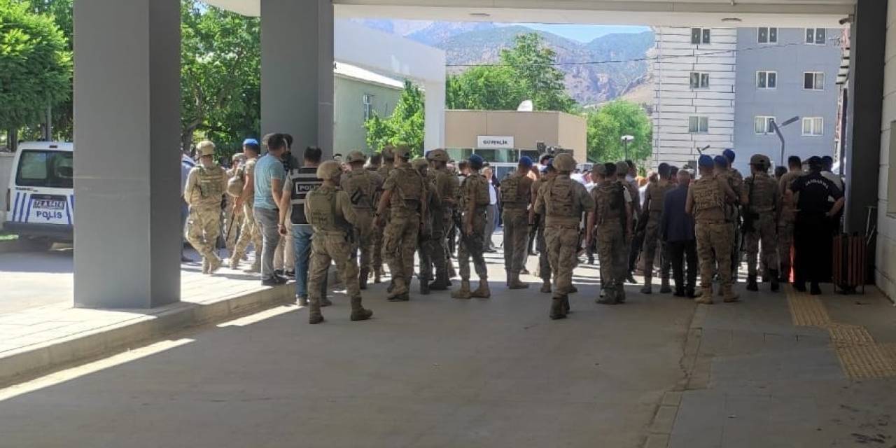 Sason’da Husumetli İki Aile Arasında Silahlı Kavga: 3 Kişi Yaralandı