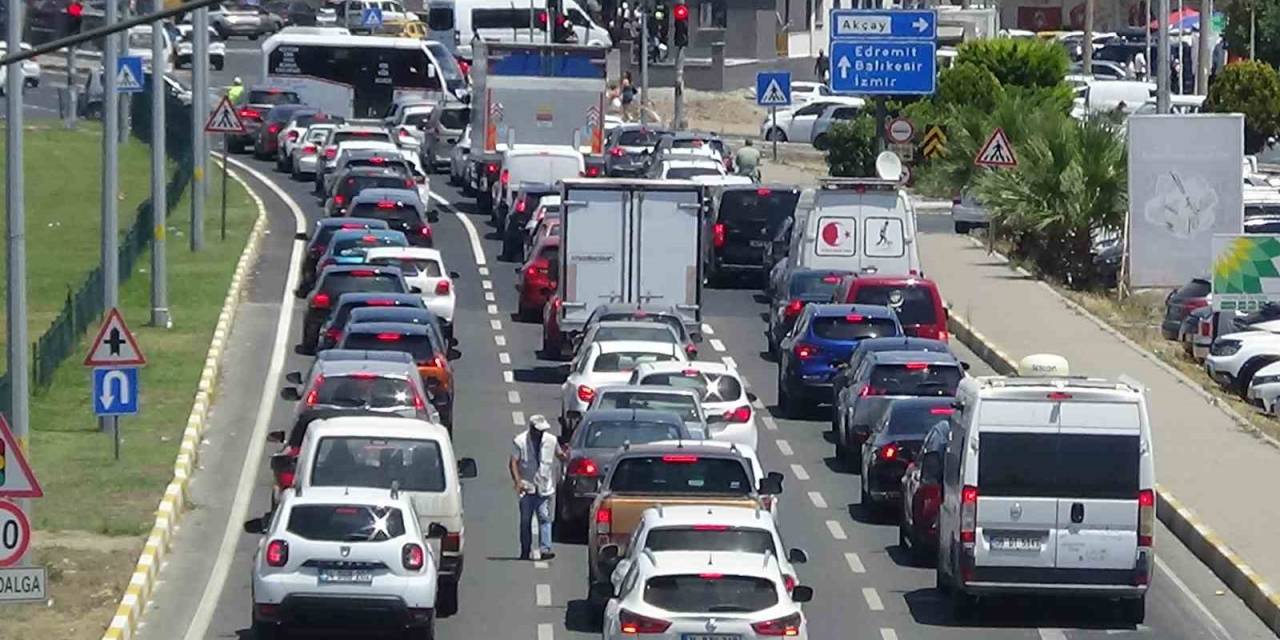 Kuzey Ege’de Trafikte Dönüş Yoğunluğu Başladı