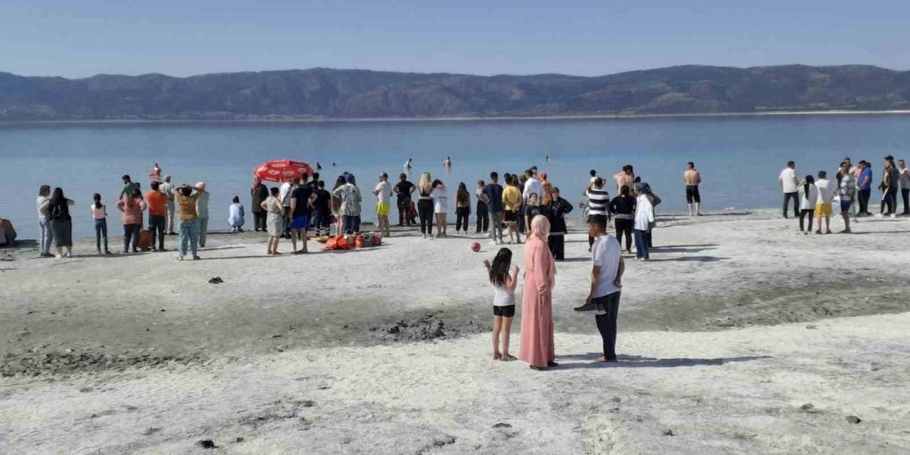 Salda Gölü’nde Boğulma Vakası: 1 Çocuk Kurtarıldı, 1 Çocuk Kayıp