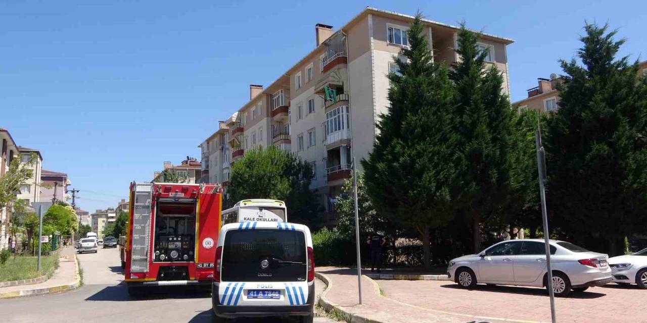 Ocaktaki Yemeği Unutup Uyumuştu, Komşusu Kapıyı Kırarak Kurtardı