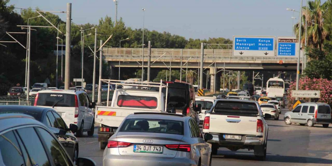 Turizm Kenti Antalya’da Dönüş Trafiği