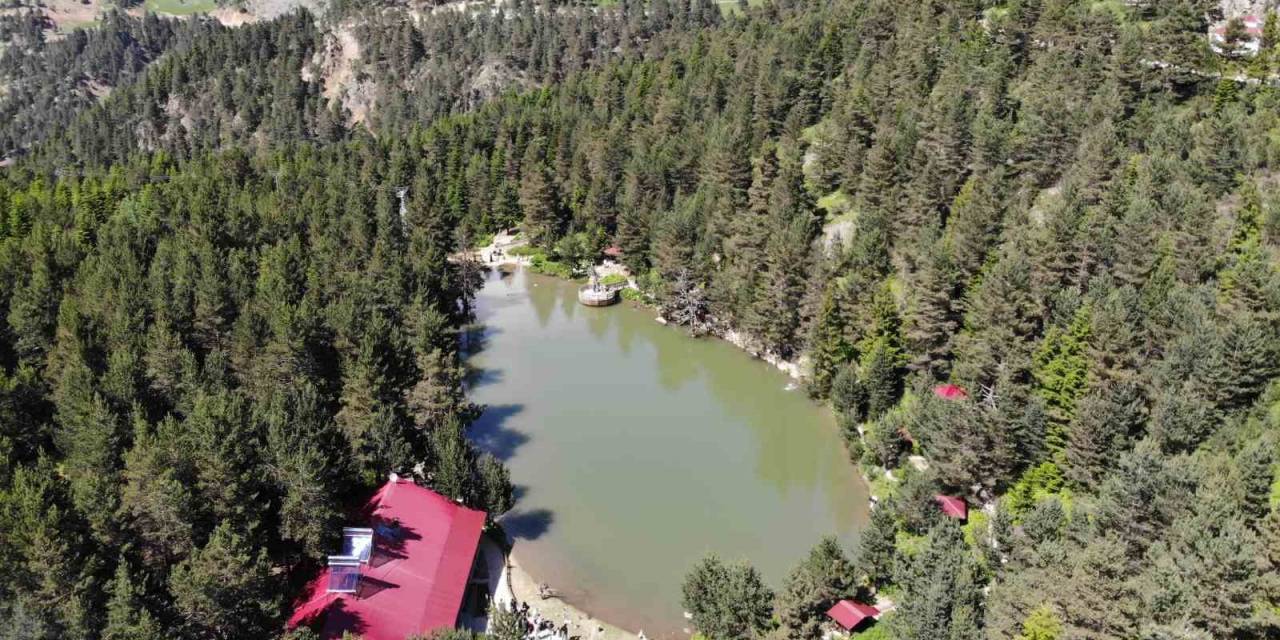 ‘zigana’nın Nazar Boncuğu’ Limni Gölü’ne Bayram Tatilinde Ziyaretçiler Akın Etti