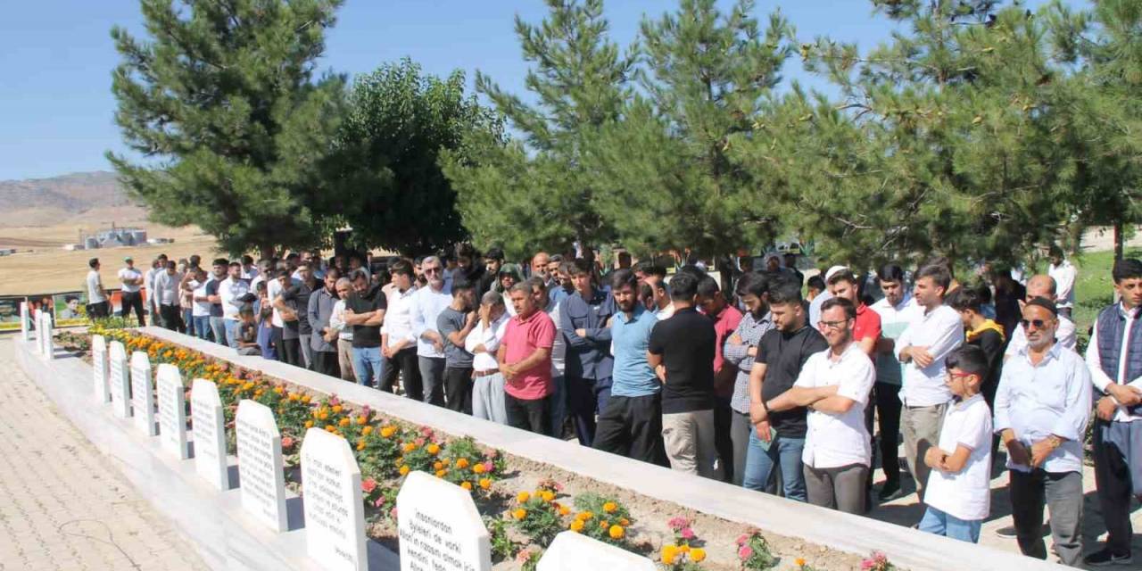 Diyarbakır’da Pkk’nın 31 Yıl Önce Katlettiği 2’si Çocuk 10 Kişi Anıldı