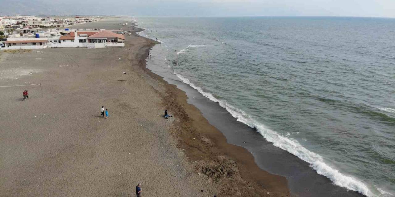 Enkaz Kent Hatay’ın 14 Kilometrelik Plajı Bu Bayram Boş Kaldı