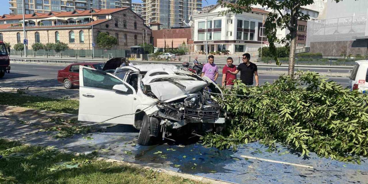 Zeytinburnu’nda Anne Ve Oğlu Feci Kazadan Kıl Payı Kurtuldu