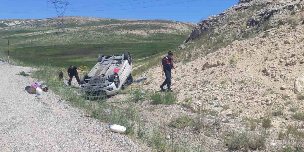Takla Atan Araçtan Emniyet Kemeri Sayesinde Burunları Bile Kanamadan Çıktılar