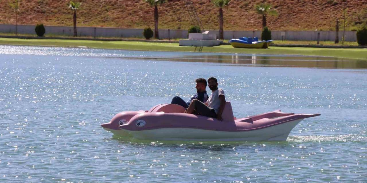 Tatilin Son Günü Büyükşehir Tesislerine Akın Ettiler