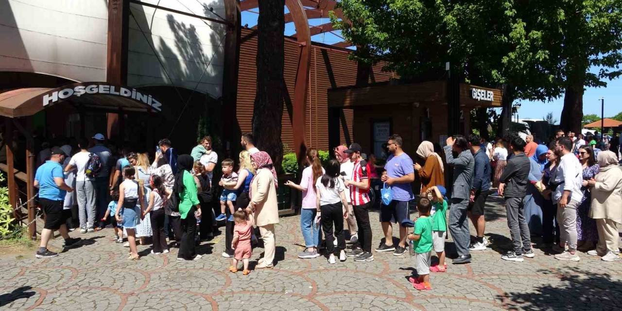 Ordu Boztepe’ye Gitmek İsteyen Vatandaşların Teleferik Yoğunluğu