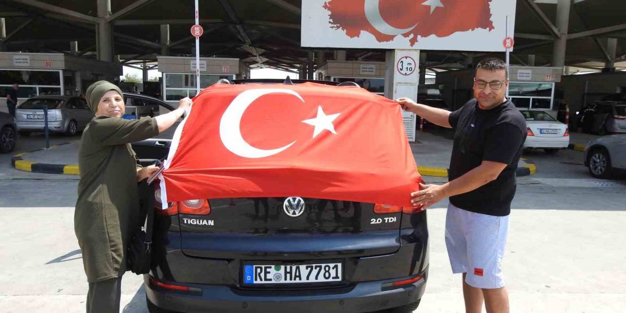 Kapıkule’de Gurbetçi Yoğunluğu: Tatillerini Türkiye’de Geçirmek İçin Sınır Kapılarına Akın Ediyorlar