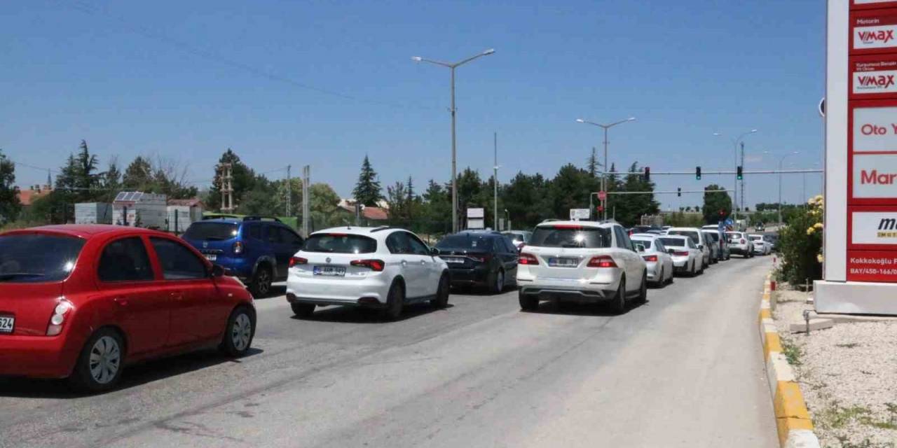 Afyonkarahisar-antalya Kara Yolunda Tatil Dönüşü Yoğunluğu