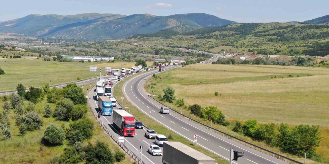 Karabük’te Bayram Dönüşü Yoğunluğu Tatilin Son Gününde De Devam Ediyor