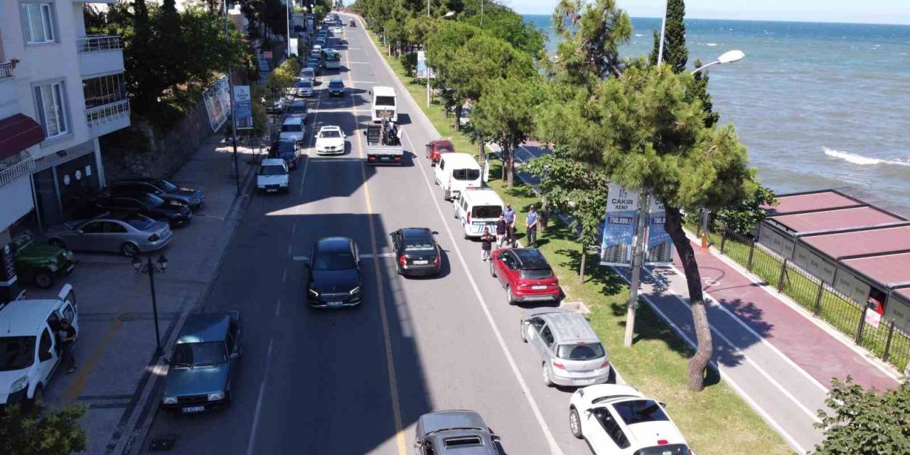 Karadeniz Sahil Yolu’nda Yoğun Trafik Nedeniyle Emniyetten Sıkı Tedbir