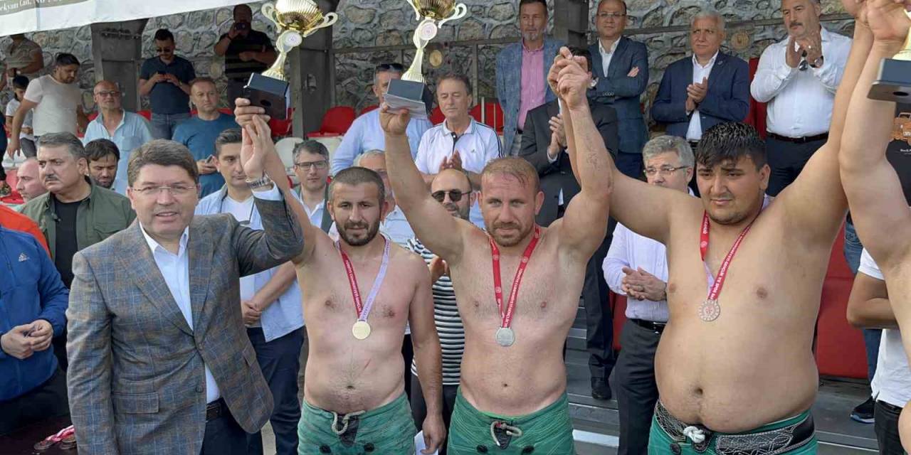 Adalet Bakanı Tunç, Bartın’da Yanaz Köyü Güreşleri’ne Katıldı