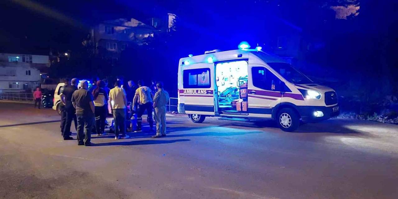 Duvara Çarpan Pat Pat Devrildi: 3 Yaralı