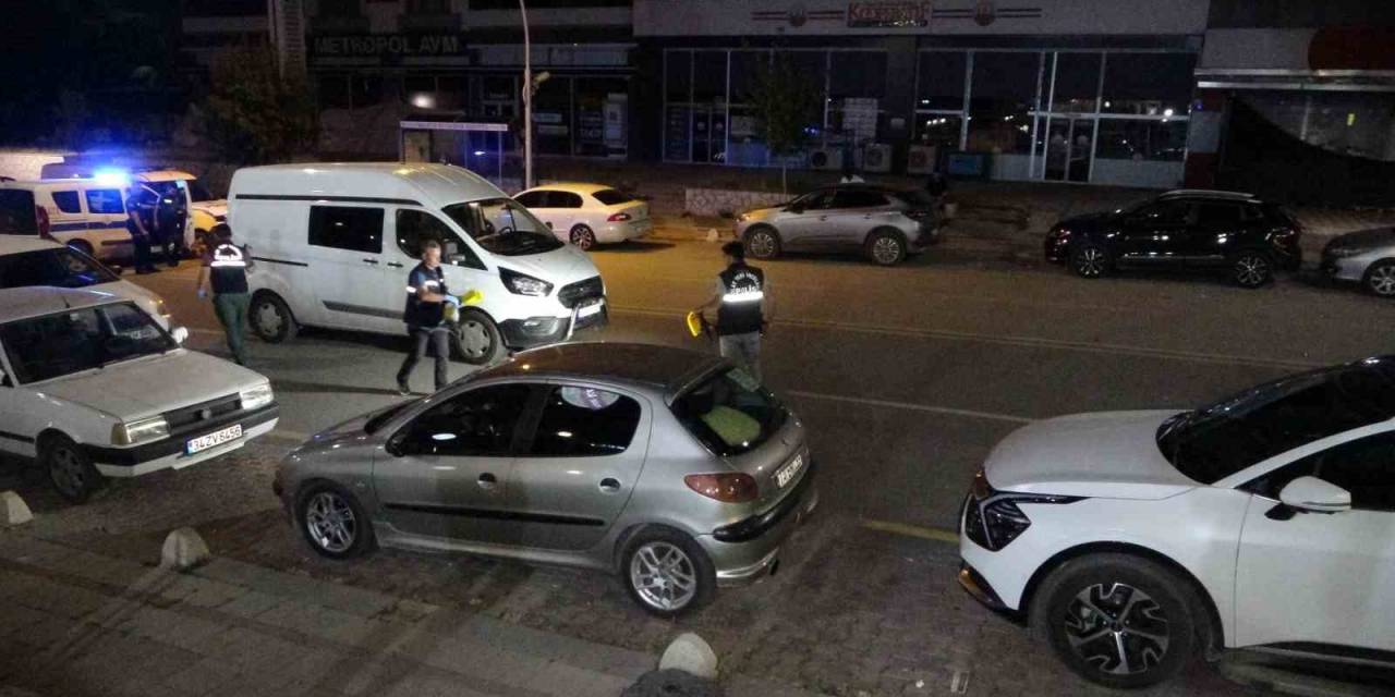 Cadde Ortasında Husumetlisine Kurşun Yağdırdı: 1 Ağır Yaralı