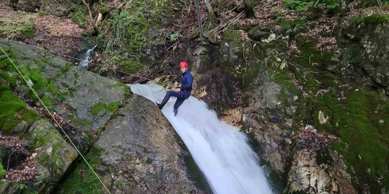 Uludağ’ın En Dik Şelalelerinden İple İndiler
