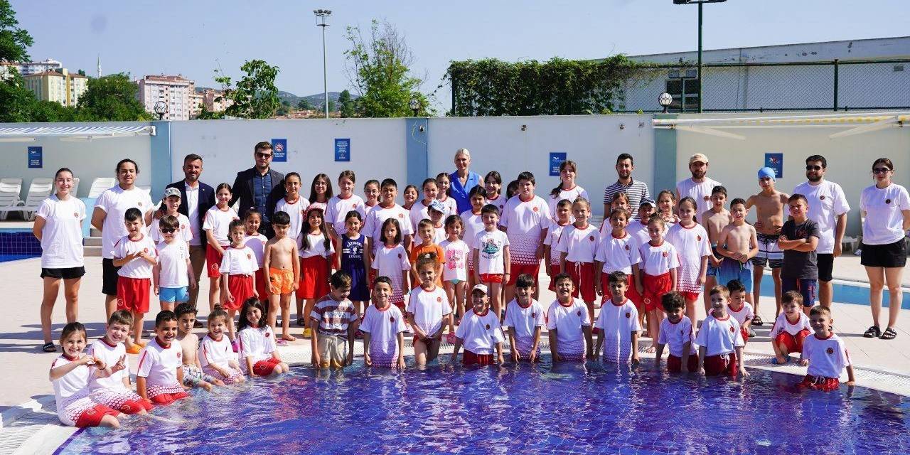 Bilecik Belediyesi Su Eğlence Dünyasında Yüzme Kursları Başladı