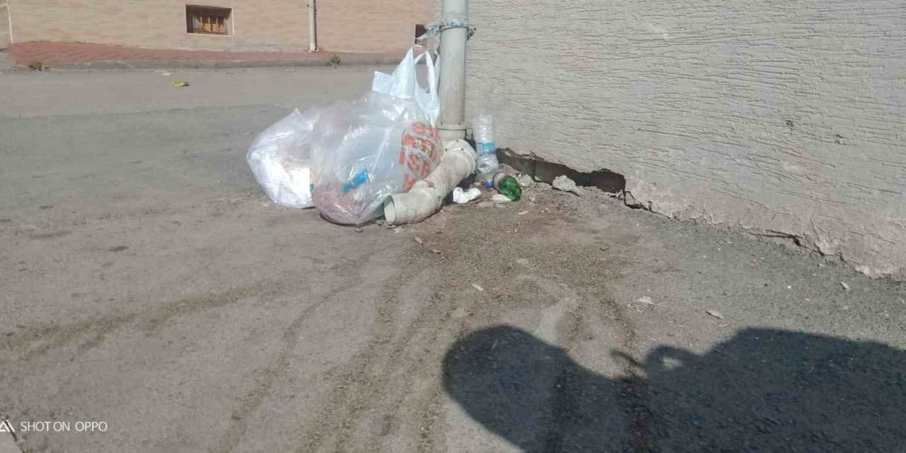 Vatandaşlar Çöp Konteynırı Olmamasından Yakındı