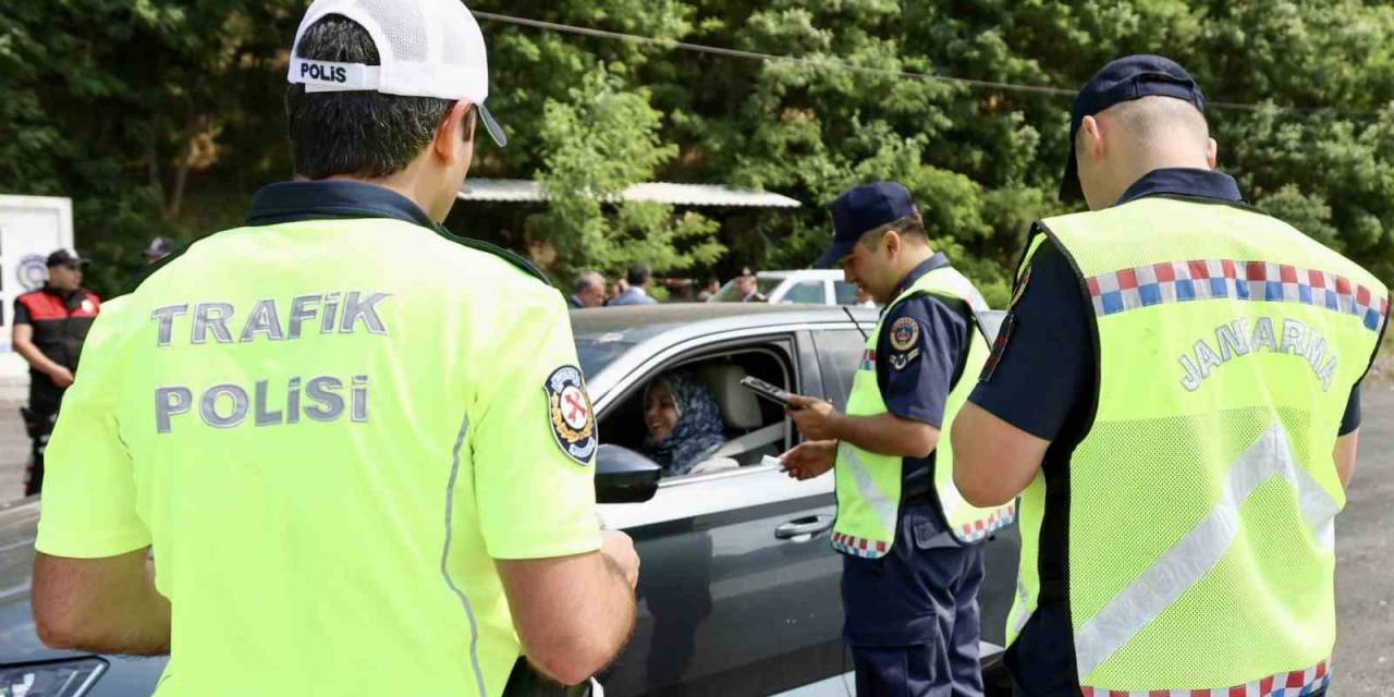 Bilecik’te Bayram Boyunca 940 Personelin Görev Yaptığı 272 Ekip, 10 Radar Ve 6 Dron İle Trafik Denetimleri Yapıldı