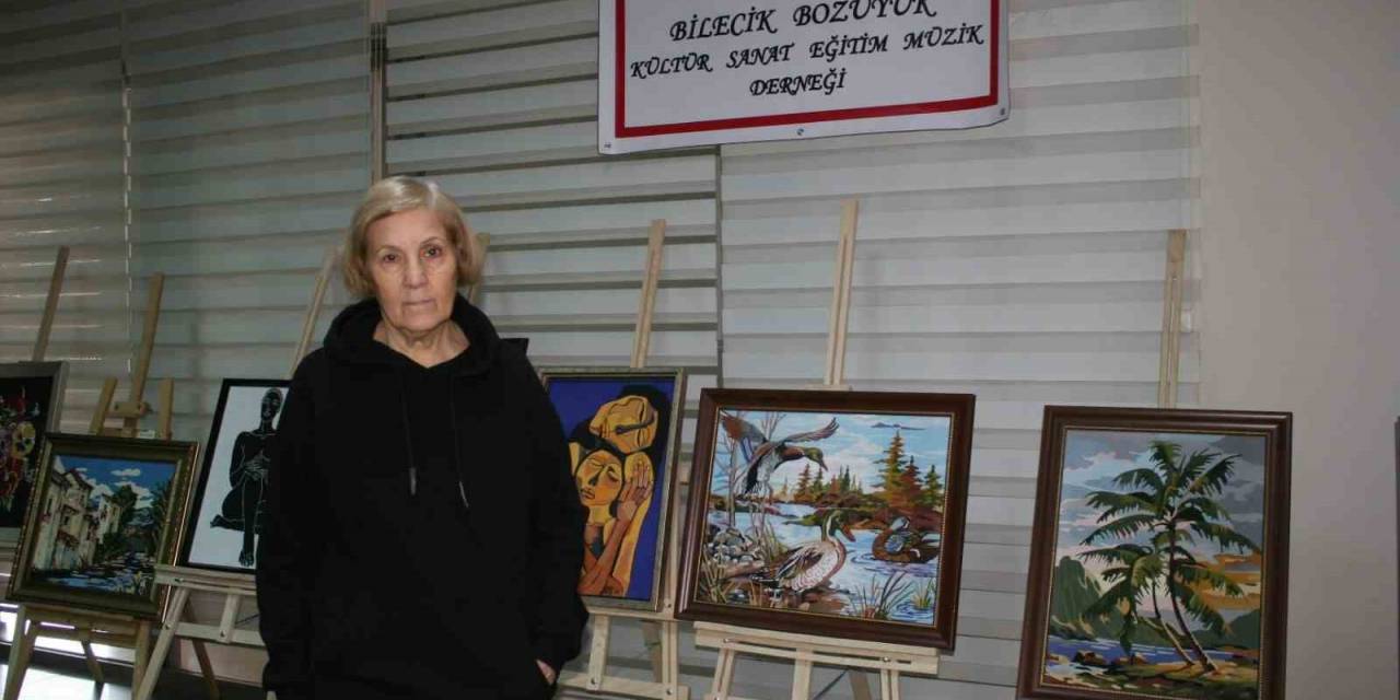 Yalnızlığını Resim Yaparak Gideriyor