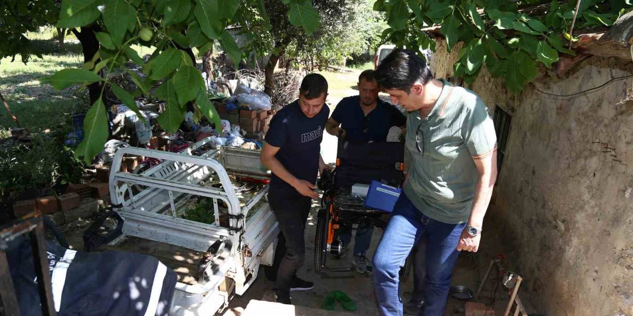 Başkan Genç’ten, Bedensel Engelli Bireye Anlamlı Hediye