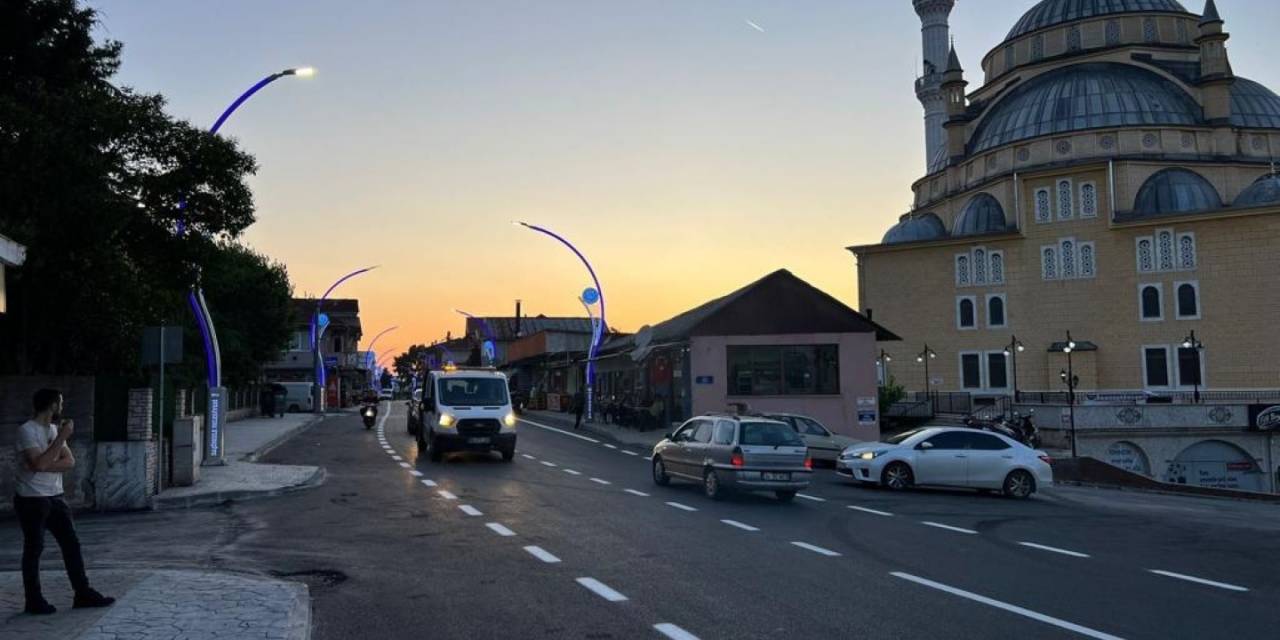 Karamürsel Caddesine Bin 700 Metrekare Kaldırım