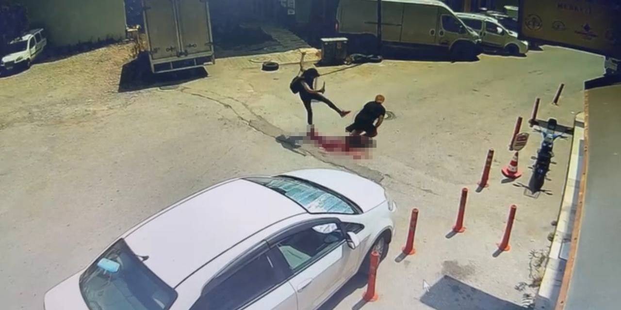 Arkadaşına Sokak Ortasında Dehşeti Yaşattı ,o Anlar Güvenlik Kameralarına Yansıdı