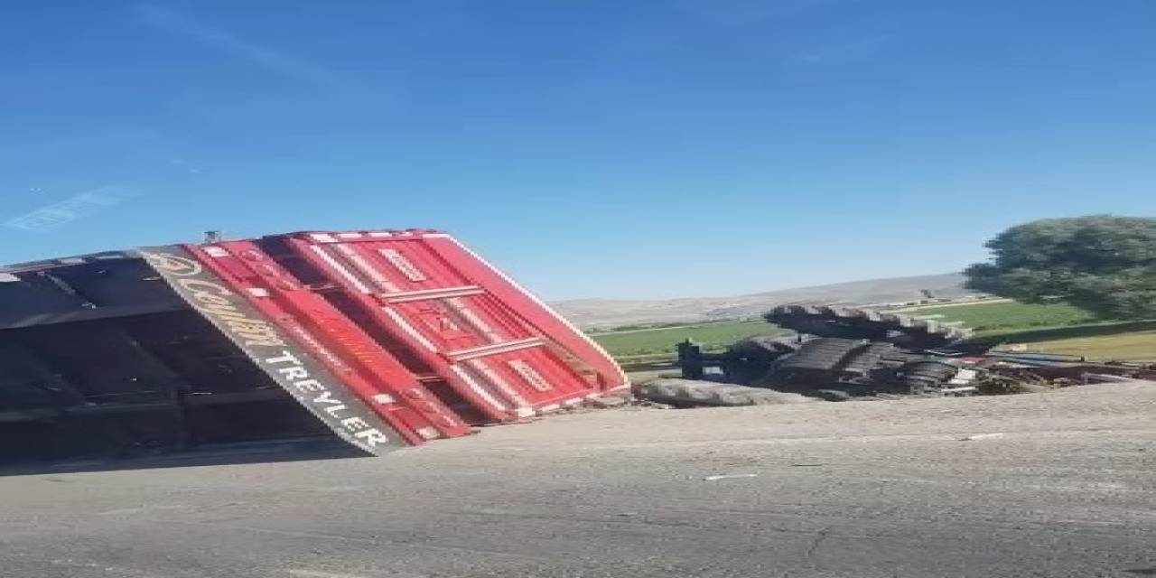 Traktör İle Tır Çarpıştı: 2 Yaralı