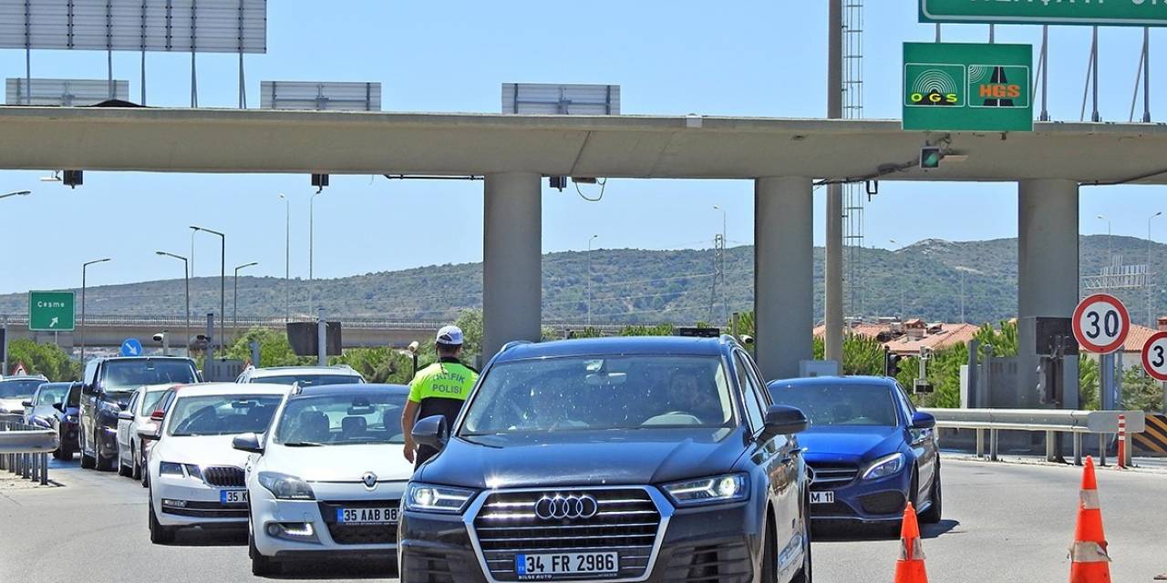 Ünlü Tatil Merkezi Çeşme’ye Bayramda 217 Bini Aşkın Araç Giriş Yaptı