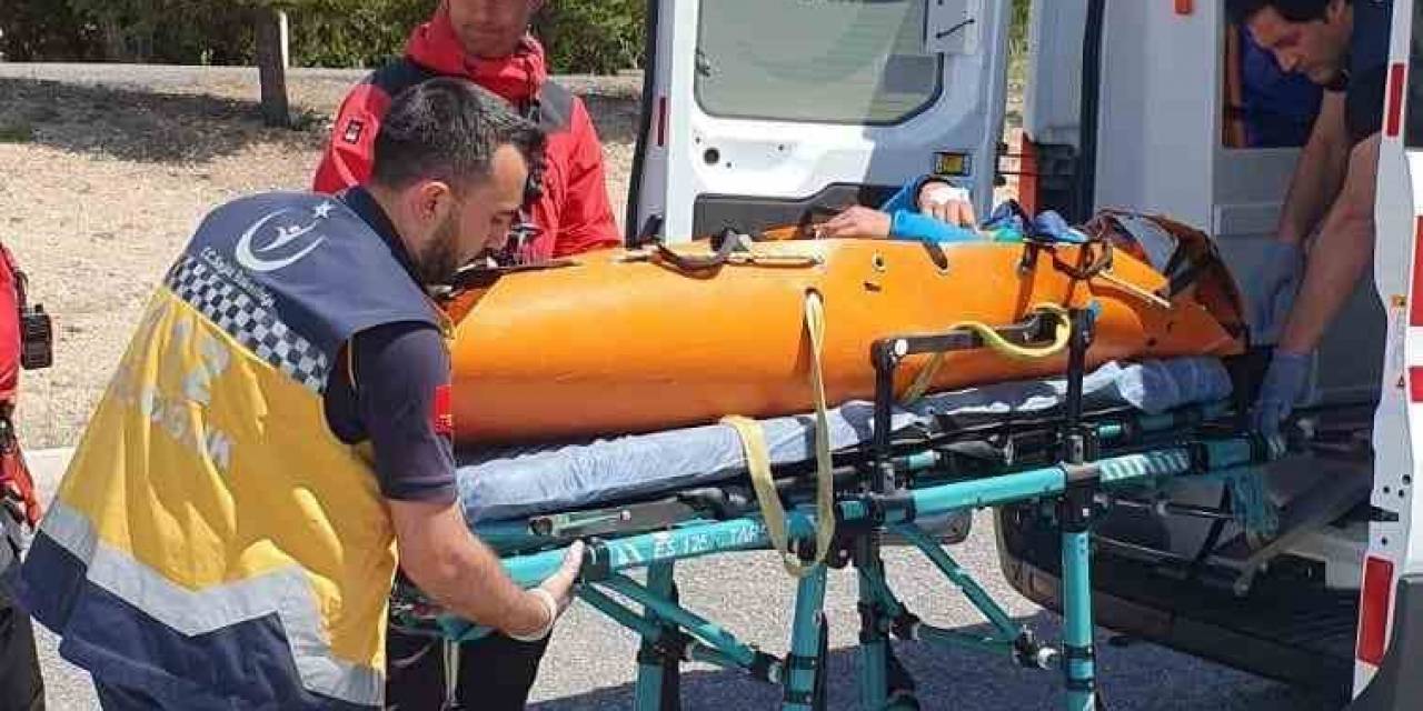 Aladağlar’da Ayak Bileği Kırılan Dağcı Helikopterle Kurtarıldı