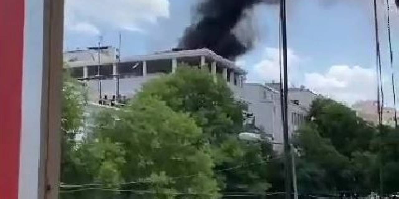 Ankara’da Korkutan Yangın: Bina Çatısı Alev Alev Yandı