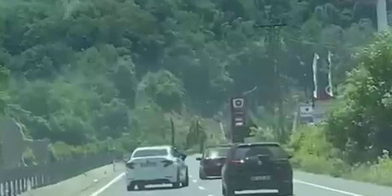 Trafiği Tehlikeye Atan Sürücüye 4 Bin 64 Lira Ceza: O Anlar Kamerada