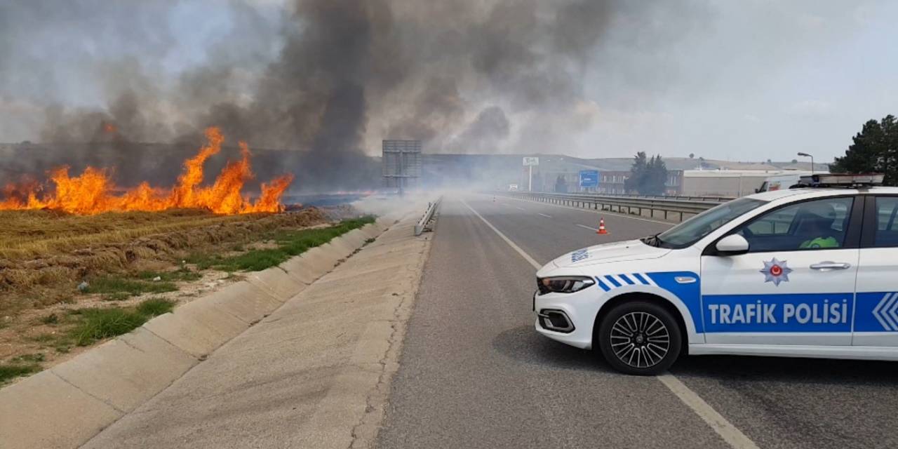 Anız Yangını Buğday Tarlasına Sıçradı: İstanbul-edirne Yolu Trafiğe Kapandı