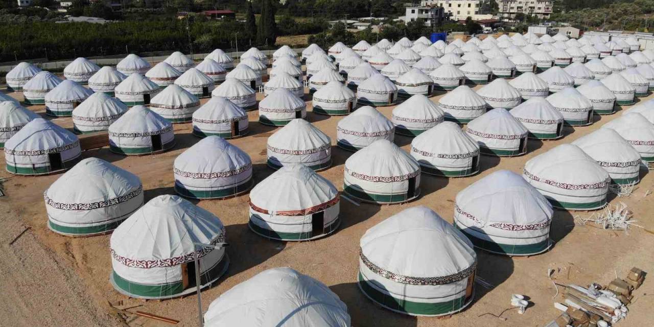 Görünümleriyle Dikkat Çeken Kırgız Çadırları, Depremzedelere Sıcak Yuva Olacak
