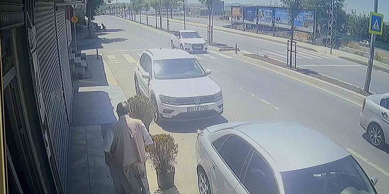 Arnavutköy’de Feci Kaza Kameraya Yansıdı: Önce Otomobile Sonra Yayaya Çarpıp Kaçtı