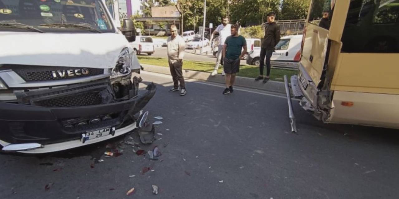 İstanbul’da Trafikte Akılalmaz Olay Kameraya Yansıdı: Siniri Krizi Geçirip Minibüsün Direksiyonunu Kırdı