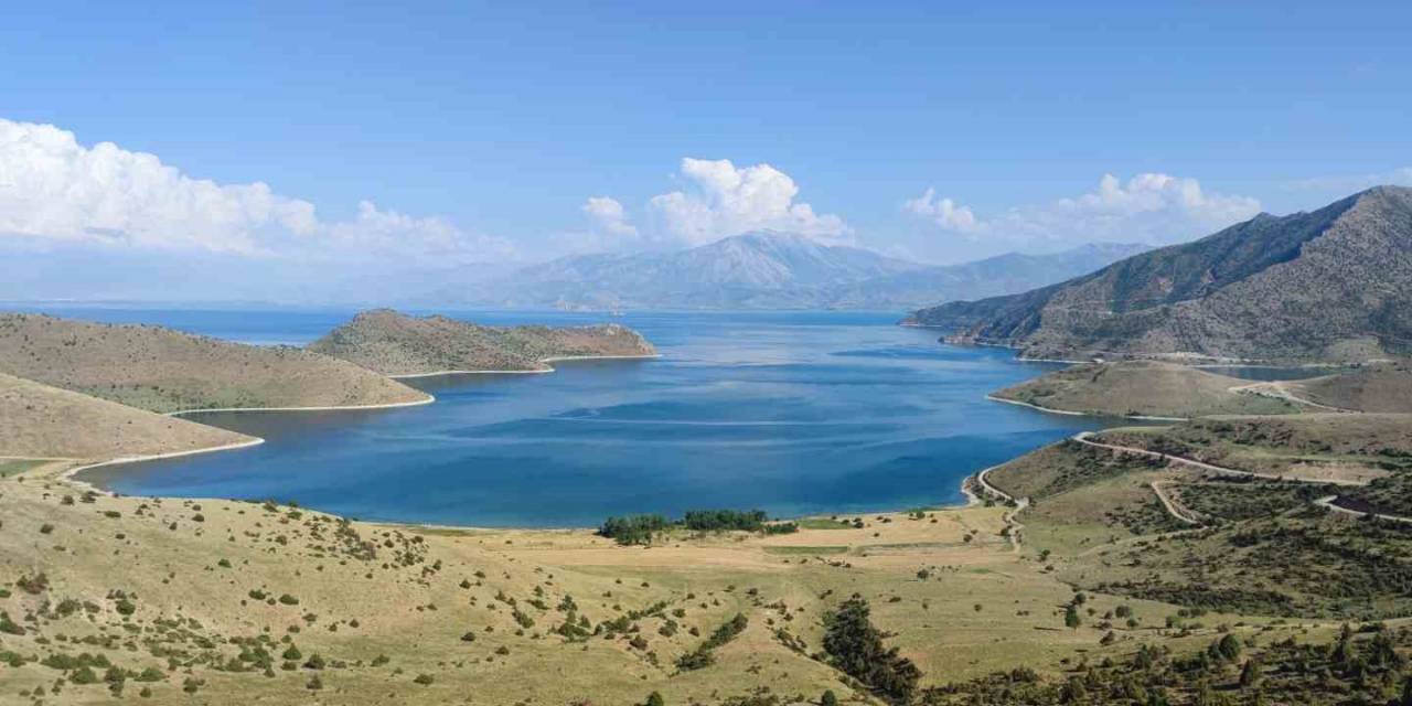 Van Gölü’nün Saklı Koyları Ziyaretçilerini Mest Ediyor