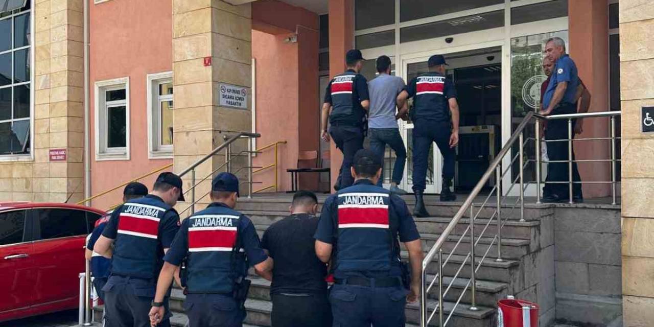 Çanakkale’de 1 Milyon 700 Bin Tl Değerinde Yeraltı Elektrik Kablosunu Çalan 2 Hırsız Tutuklandı