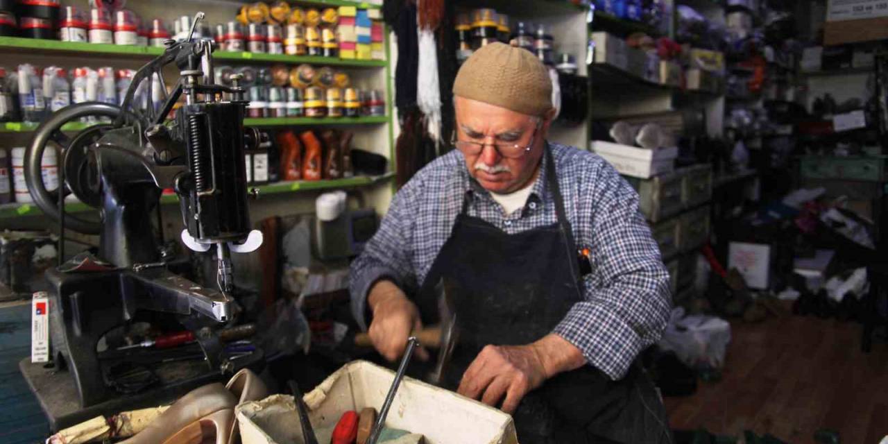 ’eskici Dede’ 58 Yıldır Yaptığı Ayakkabı Tamirciliğini Son Nefesine Kadar Sürdürmek İstiyor