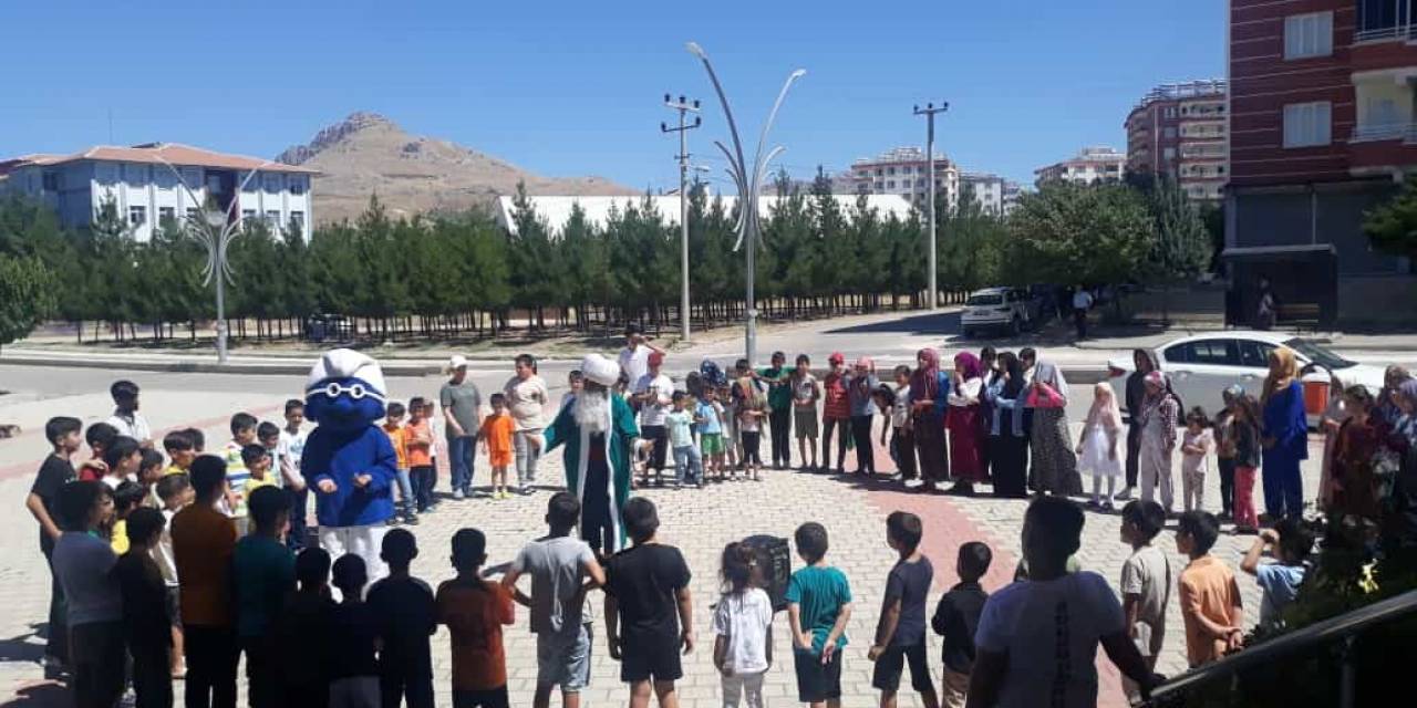Diyarbakır’da Çocuklar Oyunlar Eşliğinde Caminin Yolunu Tuttu