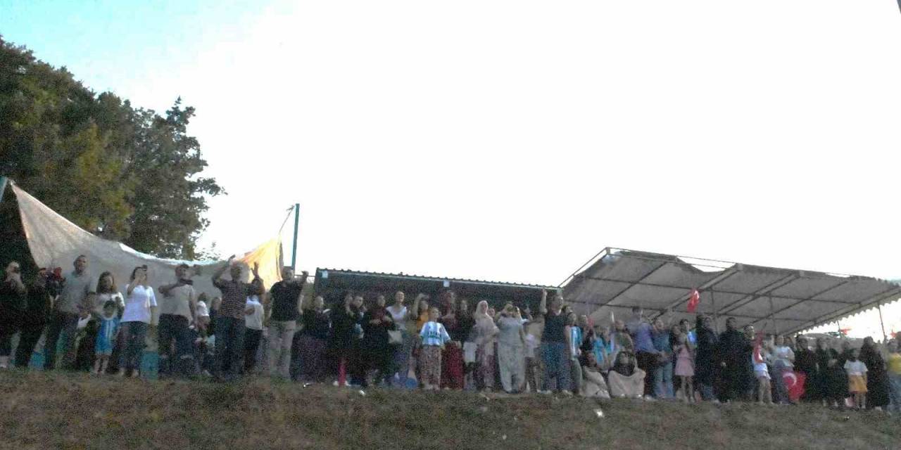 Köylü Kadınlardan Süper Lig’i Aratmayan Tezahürat