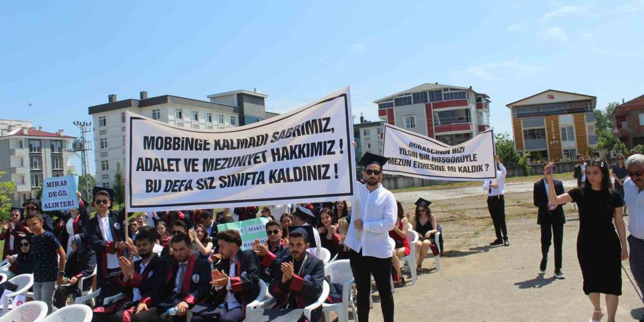 Omü Hukuk Mezuniyet Töreninde Öğrencilerden Protesto